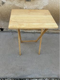 Folding table