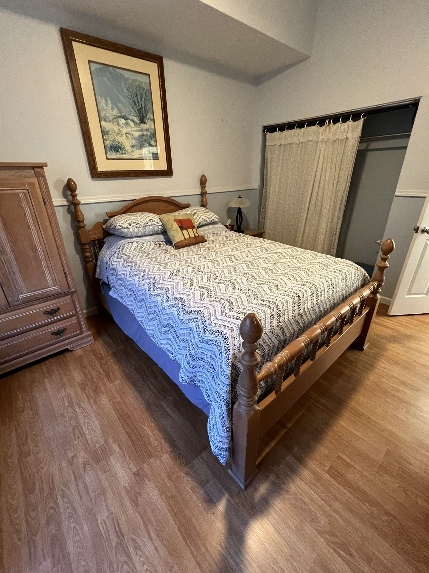 Queen Broyhill Fontana Pine Bedroom Set