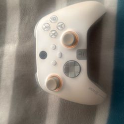Xbox Controller (White) Scuf brand.