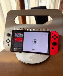 Nintnedo switch OLED W white and red joycons