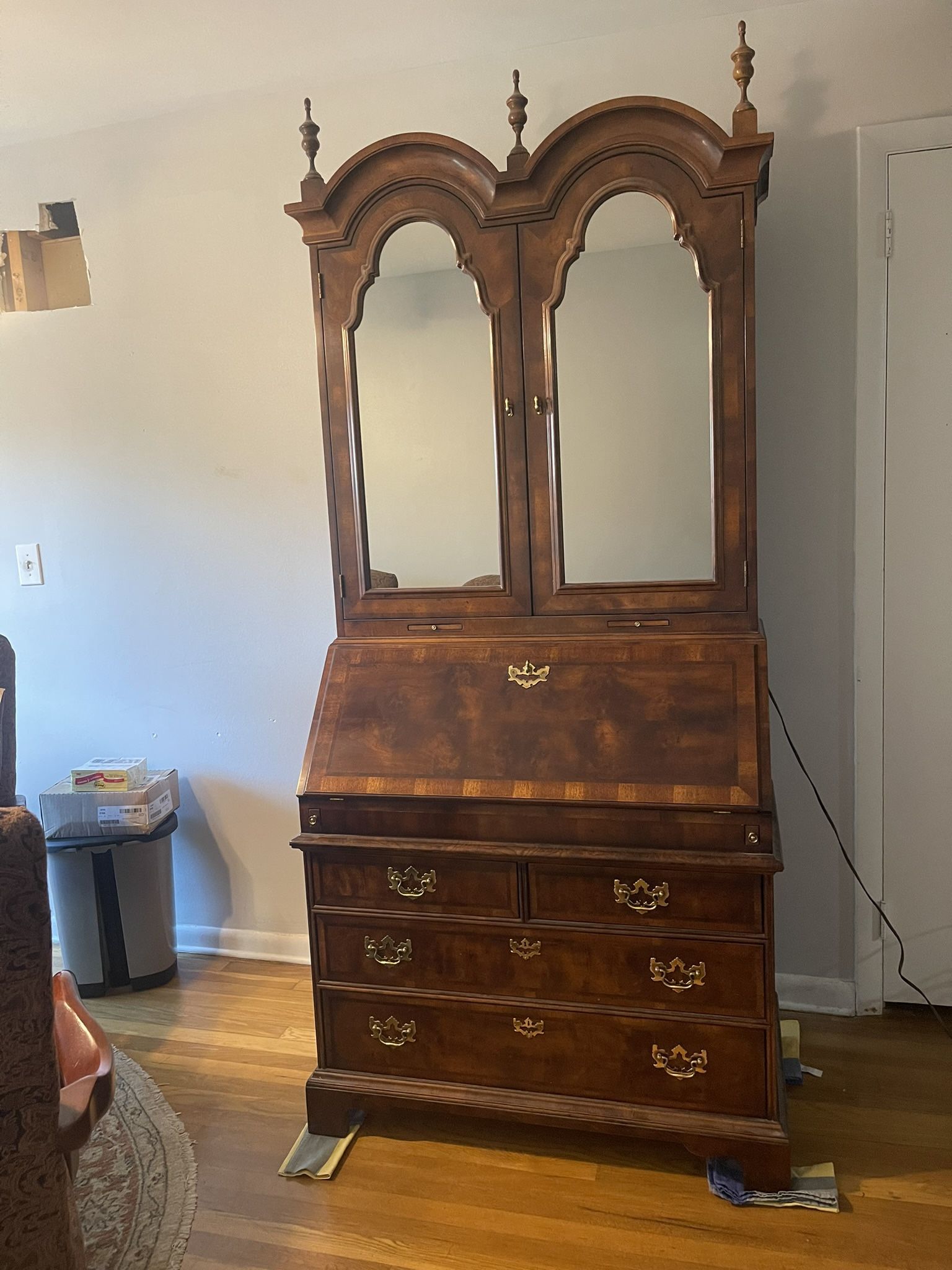 Antique Henredon Secretary Desk/Hutch
