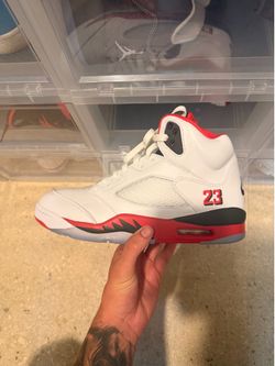 Jordan Retro 5 “fire red”