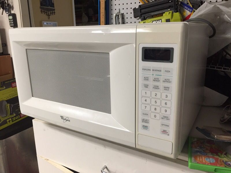 Whirlpool .5 Cu Ft White Microwave Countertop Small Space Plate Size for  Sale in Corona, CA - OfferUp