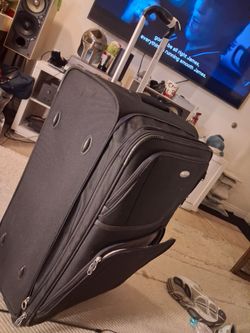 Samsonite Suitcase excellent cond $45