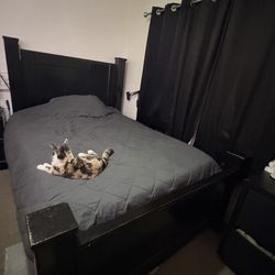 Queen sized bed with vibration