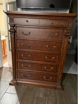 Chest of drawers