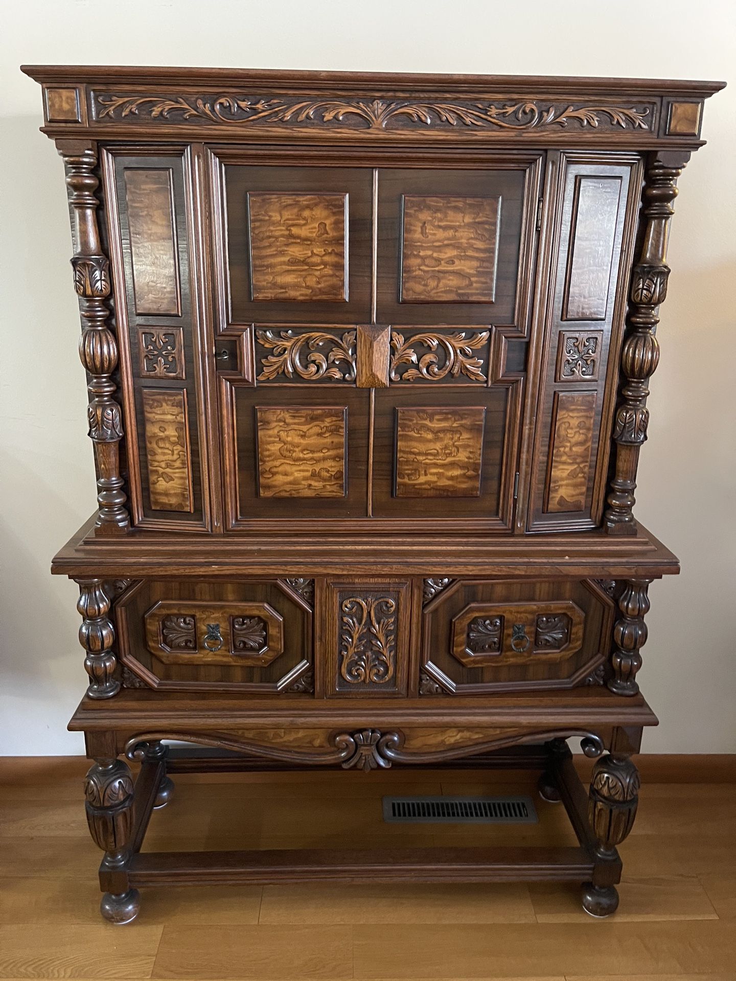 Rockford West End Furniture Company, Oakwood Hutch