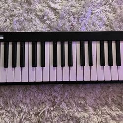 Alesis Keyboard 