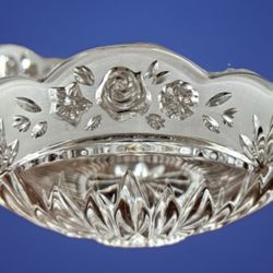 Oneida Southern Gardens Frosted Trim Roses Crystal Glass 9.5" Serving Bowl