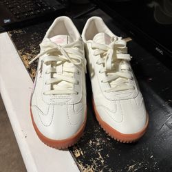 BRAND NEW Women’s Puma Shoes (size 9)