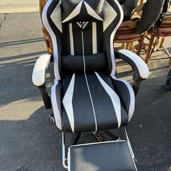 BRAND NEW Gaming Chair w/ Speakers, Footrest & Cushions – Clean – Must Go