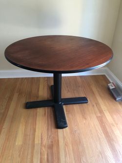 Regency Kobe 42” W  Round Table