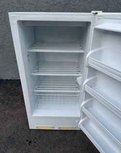 10 cubic Kenmore upright freezer hard to find size I offer delivery