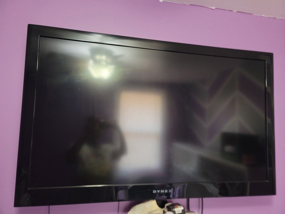 Dynex 52' Flat Screen Tv