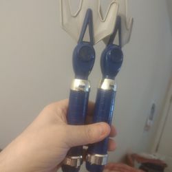 $8 DOLLARS, 1995 MIGHTY MORPHINE POWER RANGERS BLUE PAIR OF WEAPONS, READ THE DESCRIPTION 