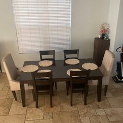 Table & Chairs