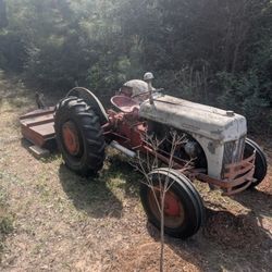 Ford tractor, 6' brush hog, 4' finish mower, 6' grader blade, pond scope, and front end loader
 In Chester Texas