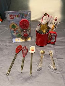 Christmas kitchen stuff $10 for bundle