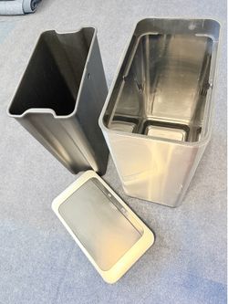 Modern Kitchen Trash Can with Removable Inner Bin – Used