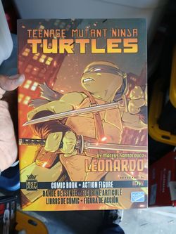 Leonardo /  with comic book