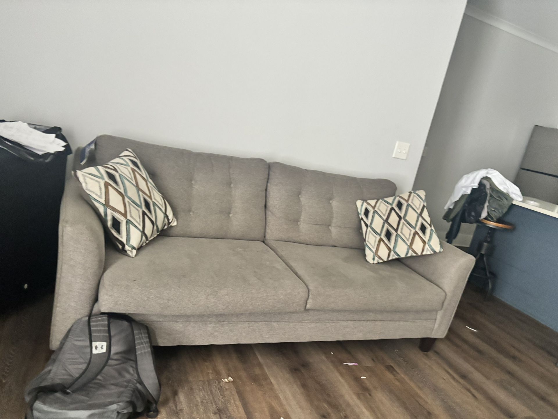 COUCH.