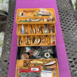 Old Pal Big Stream Vintage Tackle Box With Lots Of Lures