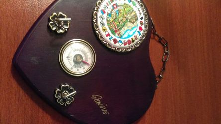 Heart shaped key holder (thermometer) included