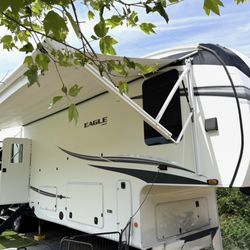 Tiny home/ Fifth wheel