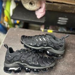 Nike Air Vapor Max Plus Triple Black 