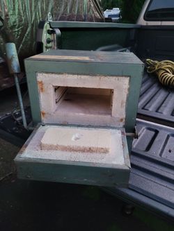 Vintage L&L Dyna-Kiln E49 Electric Benchtop Kiln. Working Condition