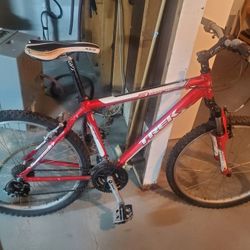 Trek 3-Series 18" Mountain Bike