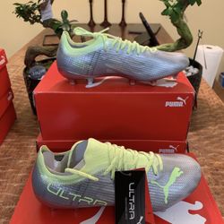 Puma Women Soccer Cleats (OBO)