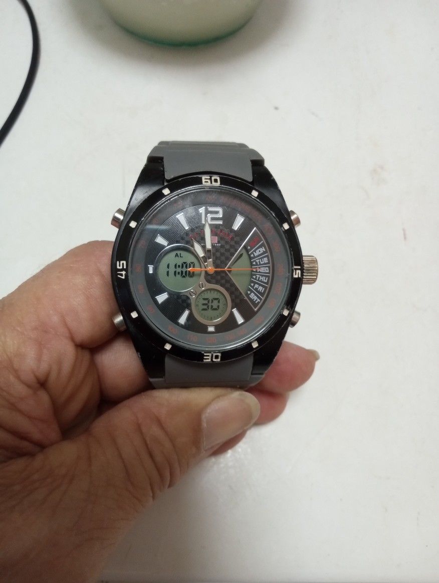 Reloj en Buenas Condiciones Con Baterías Nuevas Duracel Y Una Estra Nueva