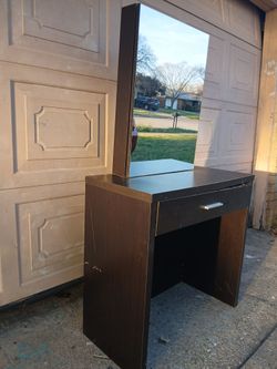 Vanity desk