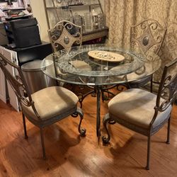 Table Set With Bakers Rack 