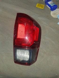 2018 - 2022 Toyota Tacoma light