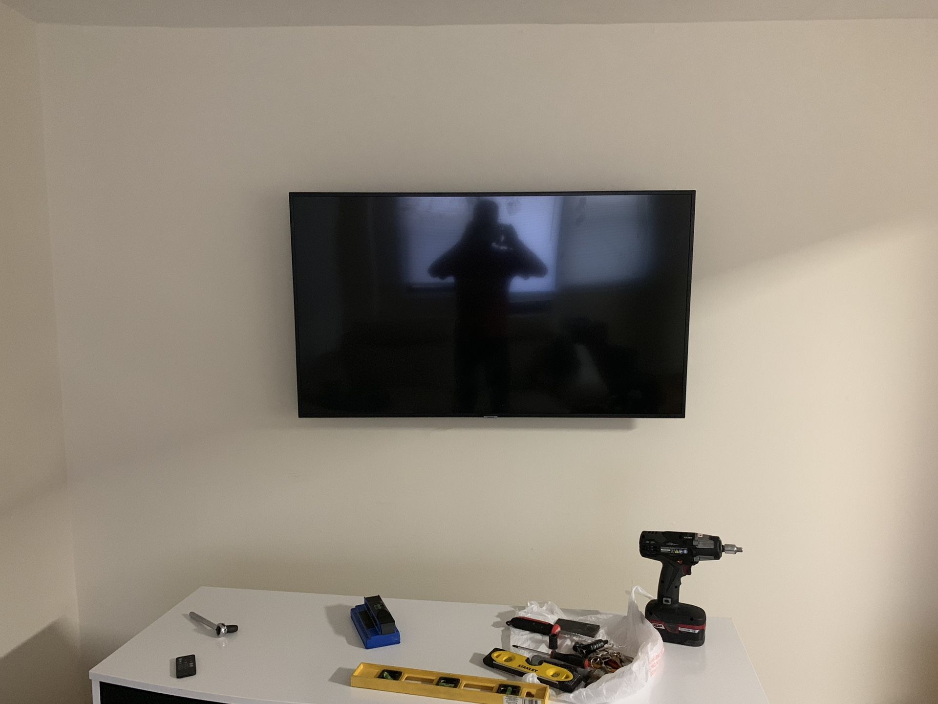 Tv mounting