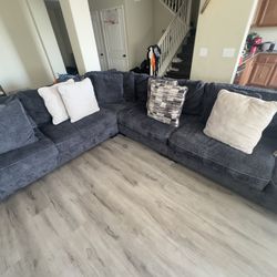 SECTIONAL COUCH