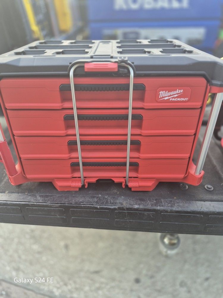 Milwaukee Dolly and Lockable 4 Drawer Tool Chest