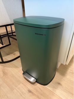 Kitchen trashcan