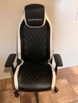 Dardashti Gaming Chair Black and White