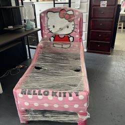 Cama Hello Kitty Tamaño Cuna
