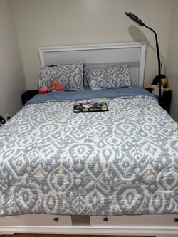Queen Bed