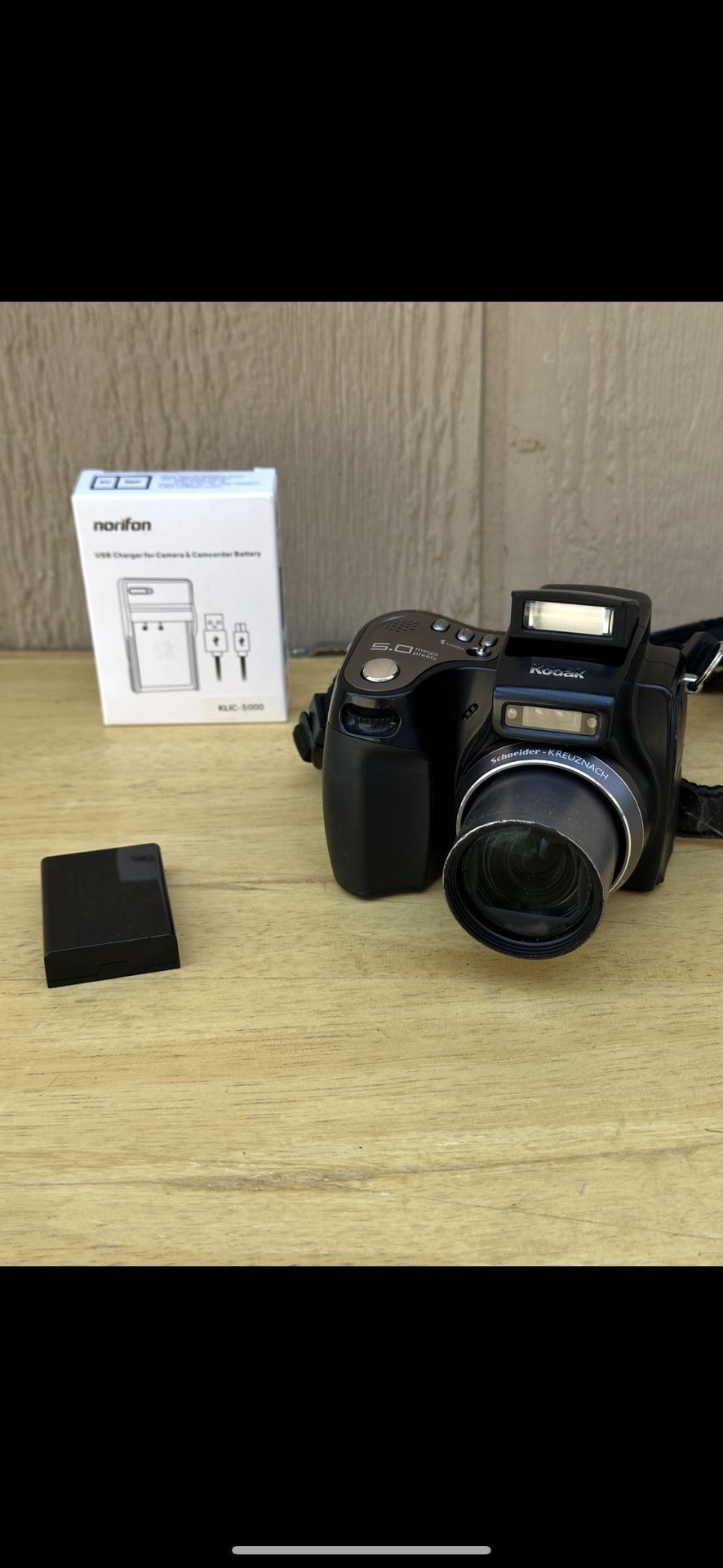 Kodak EasyShare Z7590 5.0MP 10x Zoom Digital Camera W Charger/Battery TESTED