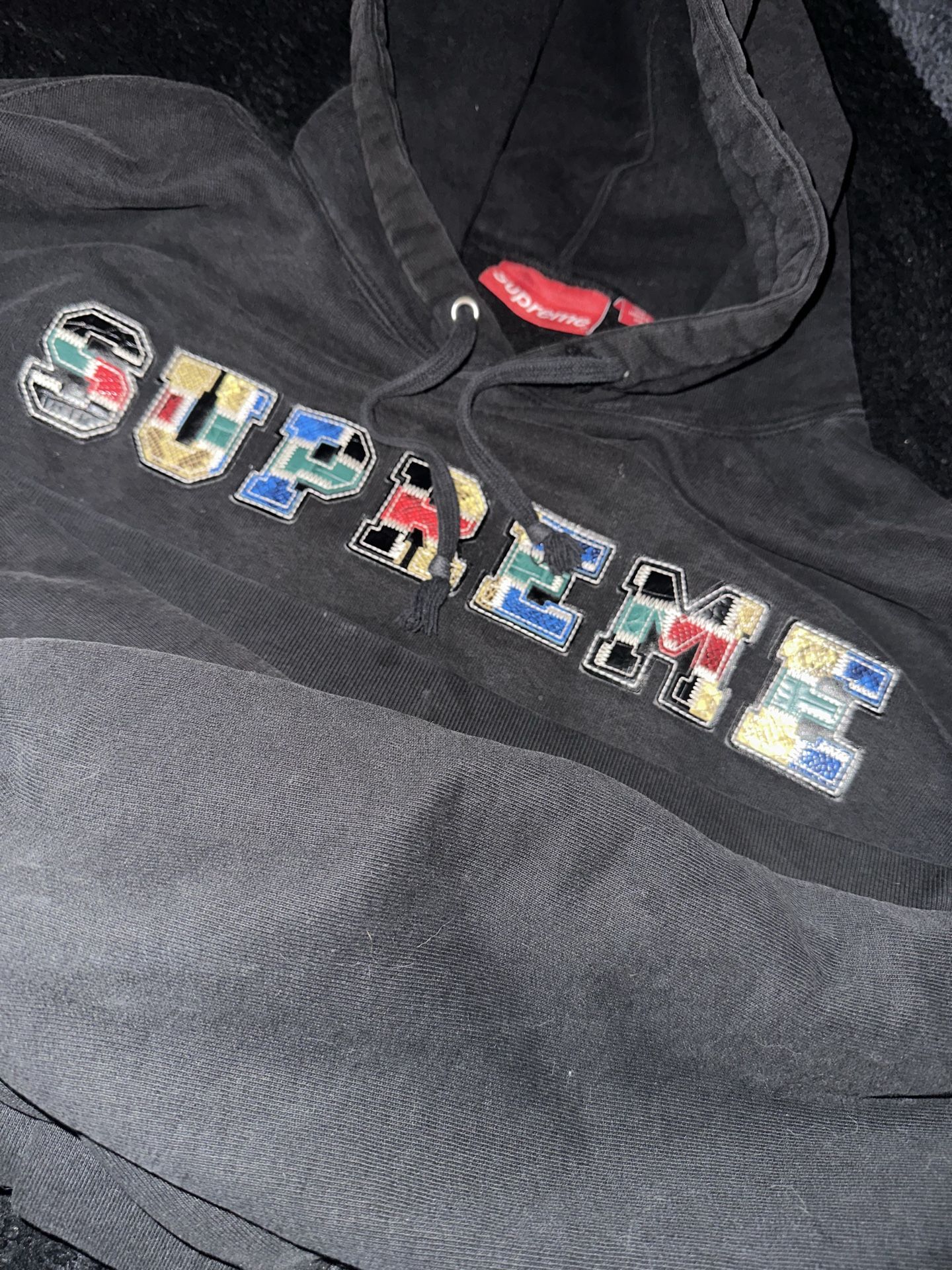 SUPREME authentic hoodie