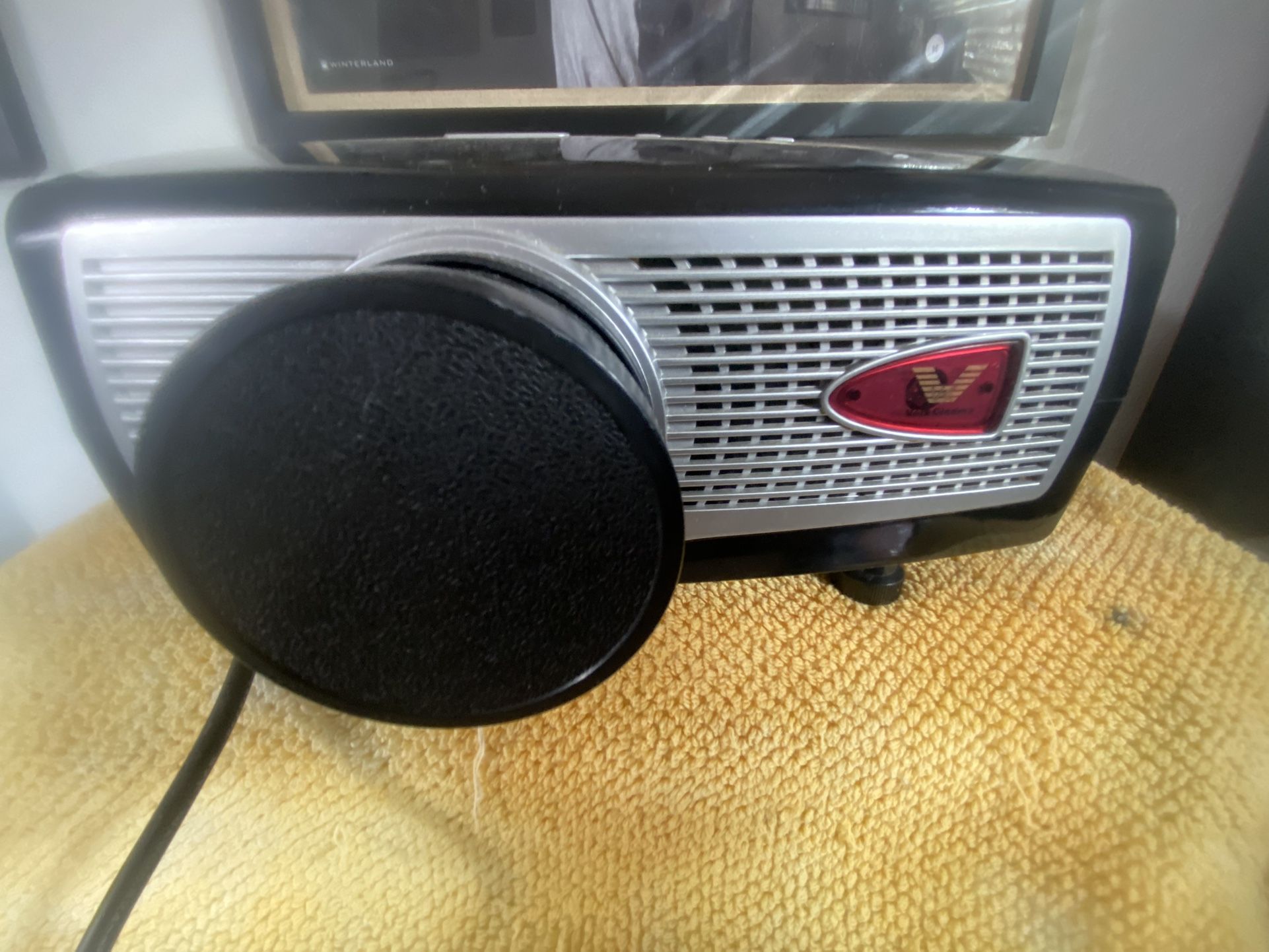 VOLK CINEMA HD 80 LCD PROJECTOR