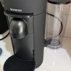 Nespresso Vertuo Plus Deluxe Coffee and Espresso Maker by De'Longhi, Matte Black