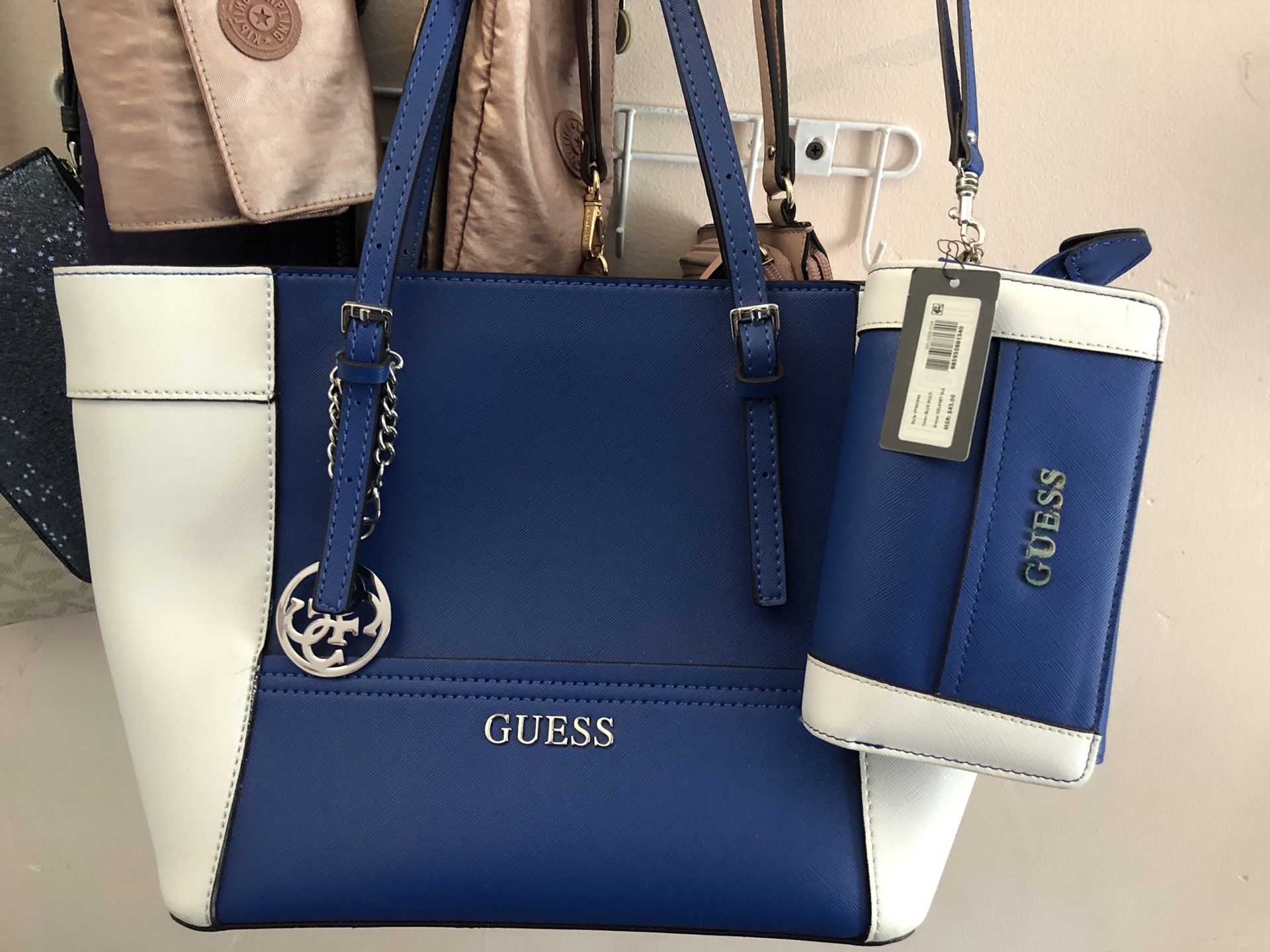 BRAND NEW GUESS BAG