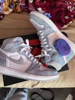 Air Jordan 1 High Hyper Royal
