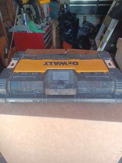 Dewalt radio. Bluetooth